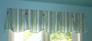 Pinch pleated valance with buttons
