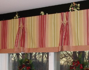 There is a lot of detail on this valance.