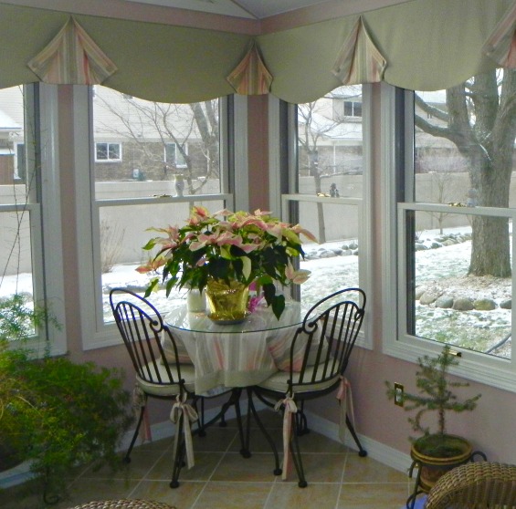 table cloth with contrast boarder