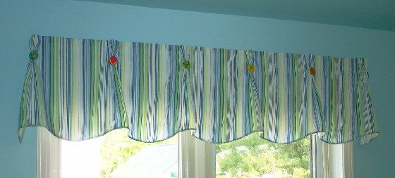 pleated valance with buttons