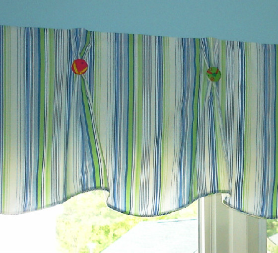 pleated valance with buttons