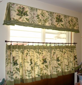 cafe curtain and box pleated valance