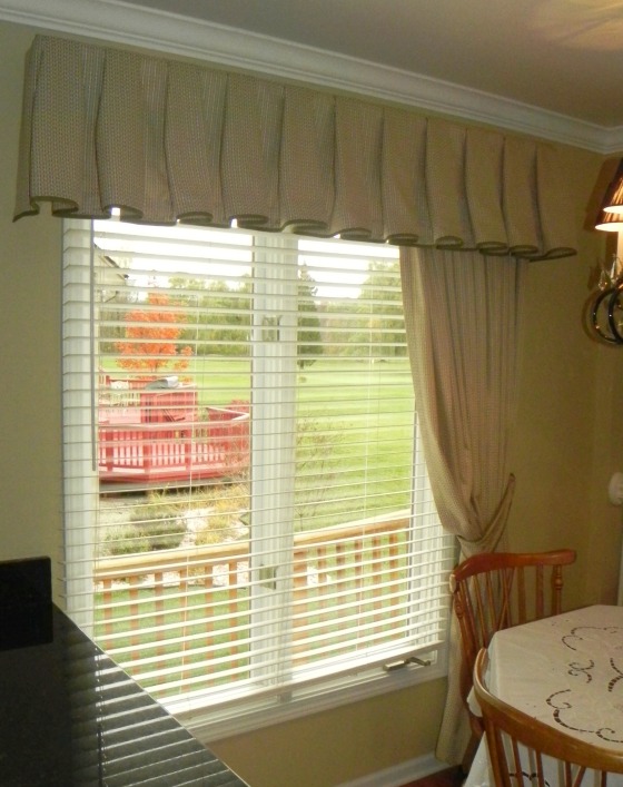 Bell valance with drapery panel