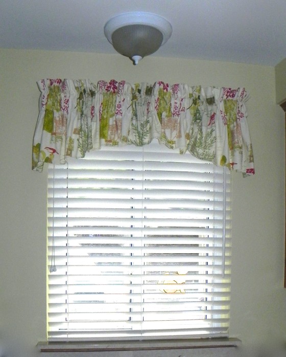 scalloped valance