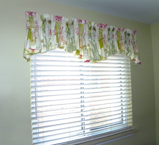 Scalloped valance